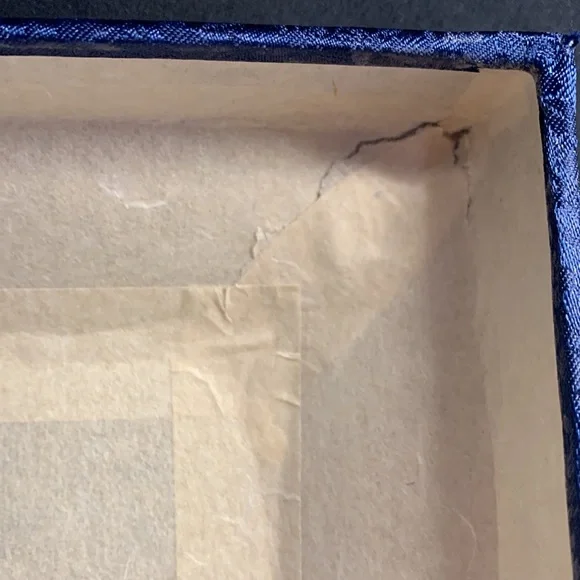 Asian inspired gift box red/white/blue paper lined - Picture 8 of 16